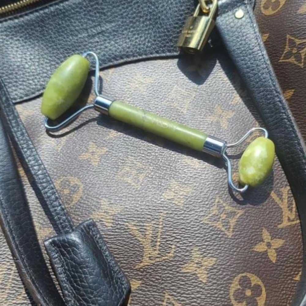 NWT Revlon Jade Stone Facial Roller